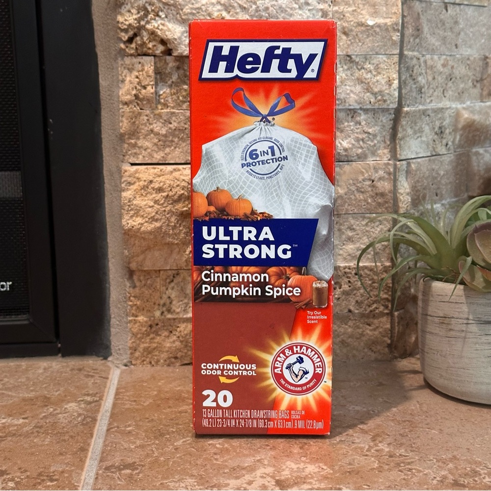 Hefty Ultra Strong Cinnamon Pumpkin Spice Trash Bags 20 Count